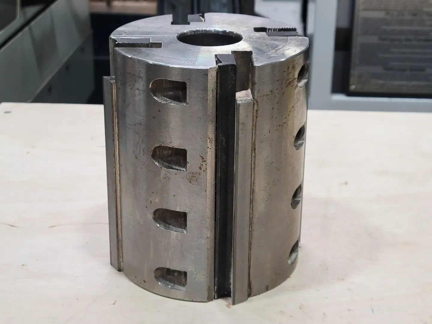 USED TITAN KNIFE H01102006