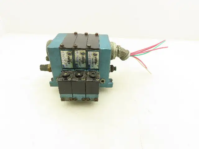 MAC 811C-PM-111DA-142 Pneumatic 3-Station Manifold 5/2 Solenoid Valves 120V
