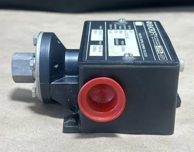 NEW Ashcroft H428V