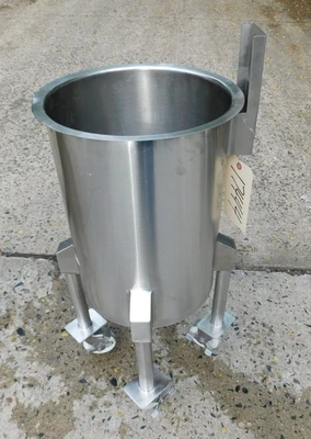 USED 10 GALLON MIXING TANK 10 GALLON