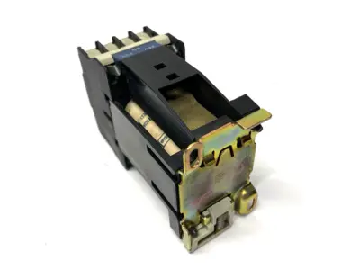 USED TELEMECANIQUE CONTACTOR 3-PHASE 600V 25A METAL DIN LATCH