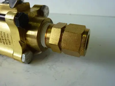 USED SWAGELOK B-63TF8