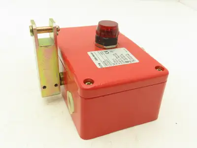 Eaton E48S0136 Safety Switch Cable Pull Type 19.6 Newtons Extraction Force 240V