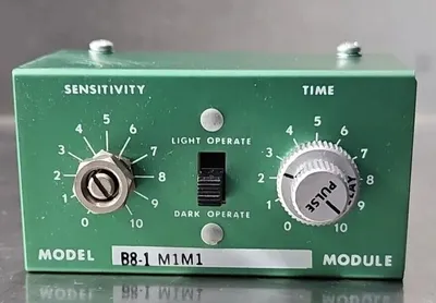 BANNER B8-1 PHOTOELECTRIC AMPLIFIER LOGIC MODULE. Loc5D-24