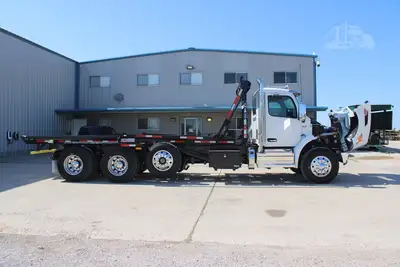 New | in-Stock 2027 PETERBILT 548 Rolloff Trucks Texas US | Roll Off Truck World #1492012