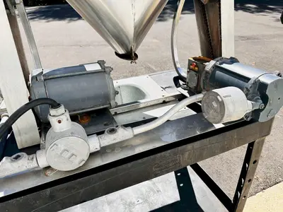 USED PATTERSON-KELLEY 16 QUART TABLEP-TOP LAB V-BLENDER
