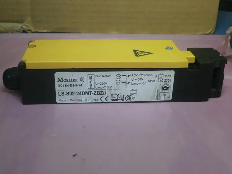 Used Moller LS-S02-24DMT-SBZ/X  BLACK CONNECTOR Relays & Switches Arizona US | ASSET CONVERSION SPECIALISTS, INC. #320795