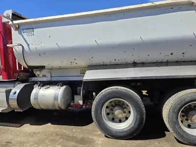 USED 2013 PETERBILT 384