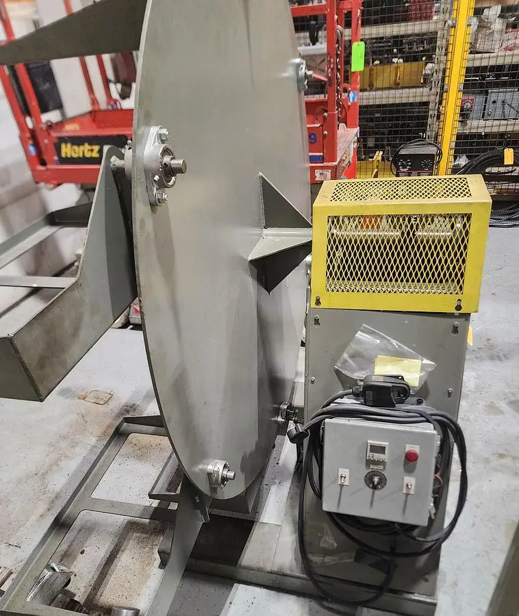 VERTICAL CAROUSEL TOTE WHEEL