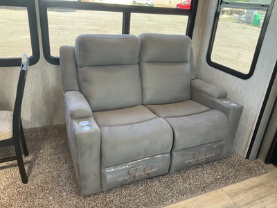 Used 2018 MOMENTUM 395M Campers, Caravans, Motorhomes Michigan US | Miedema Asset Management Group #1334425