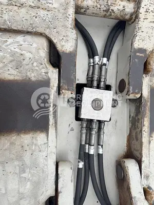 USED CASCADE TWO (2) 90F-RCP-301 F-SERIES ROLL CLAMPS