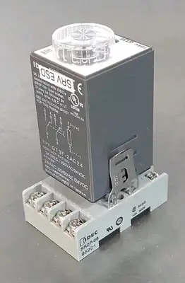 Idec GT3F-2AD24 Electronic Timer 24VAC/DC Loc4E3