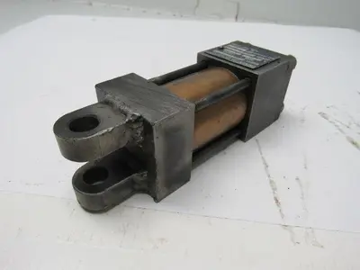 Used UNIVERSAL _UNKNOWN_ Pneumatic Cylinders | Arrow Industrial #633526