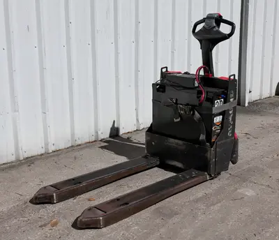 USED RAYMOND 8210