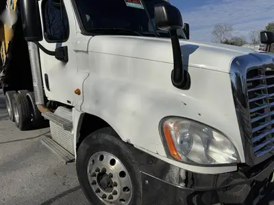 USED 2013 FREIGHTLINER CASCADIA 125