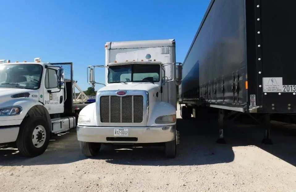USED 2012 PETERBILT 337