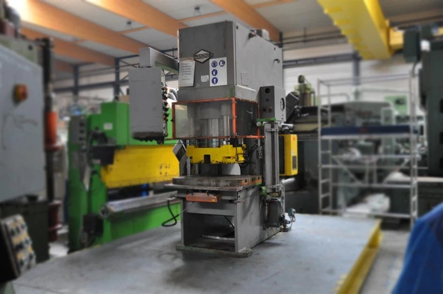 USED WANZKE 100 TON