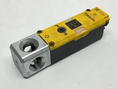 GS-71P5 | Keyence  Safety Interlock Switch Power-To-Lock Standard Type - For parts or not working