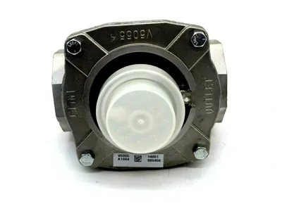 NEW HONEYWELL V5055A-1004 GAS VALVE V5055A1004