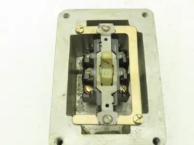 Square D 2510-KR-2H Manual Motor Start Switch Type 4 Watertight 10HP 600V 3PH
