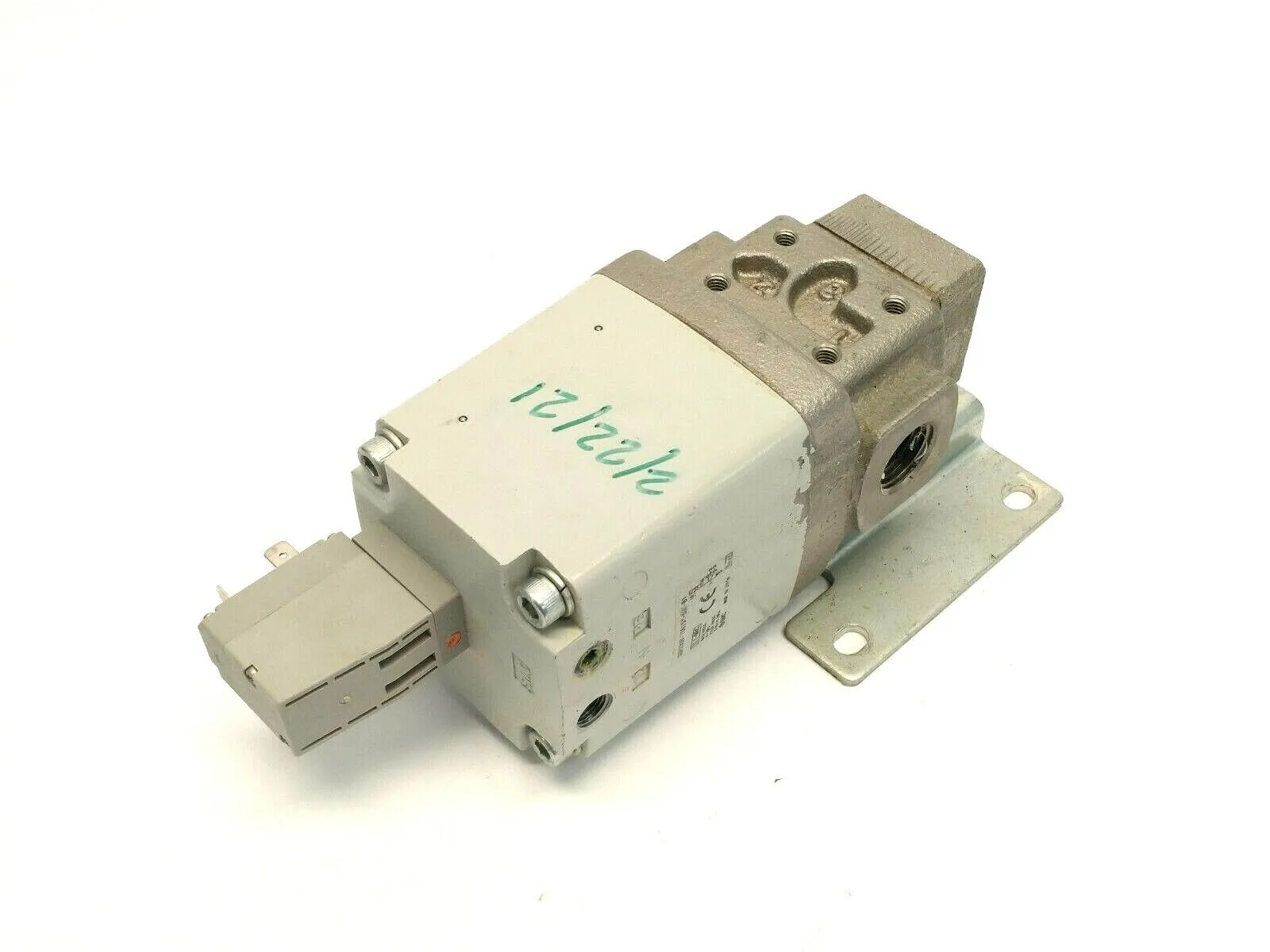 USED SMC COOLANT MEDIA VALVE 2-WAY