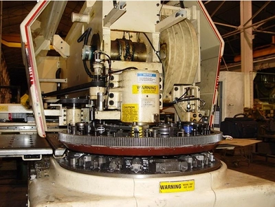 USED 1992 STRIPPIT FABRI-CENTER