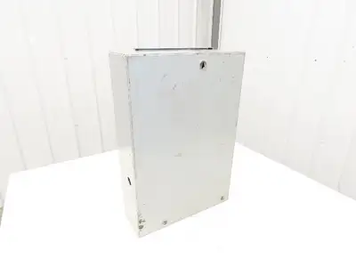 Eaton Cutler Hammer NEMA 1 Combination Motor Starter 30A 600V Disconnect