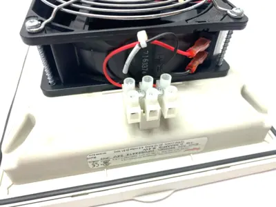 USED HOFFMAN NVENT SIDE MOUNT COOLING FILTER FAN LIGHT GRAY, 24V, 70CFM