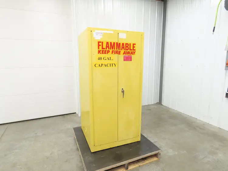 Used EAGLE _UNKNOWN_ Biological Safety Cabinets | Arrow Industrial #618112