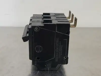 15 Amp, 3 Pole, 240 volts Circuit Breaker