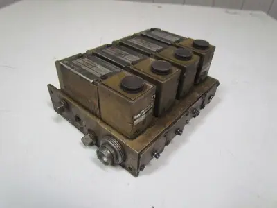Ross W7076A2331 Pneumatic valve w/subplate used lot of 4