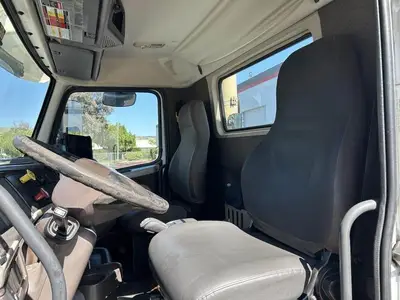 USED 2015 VOLVO VNM64T200