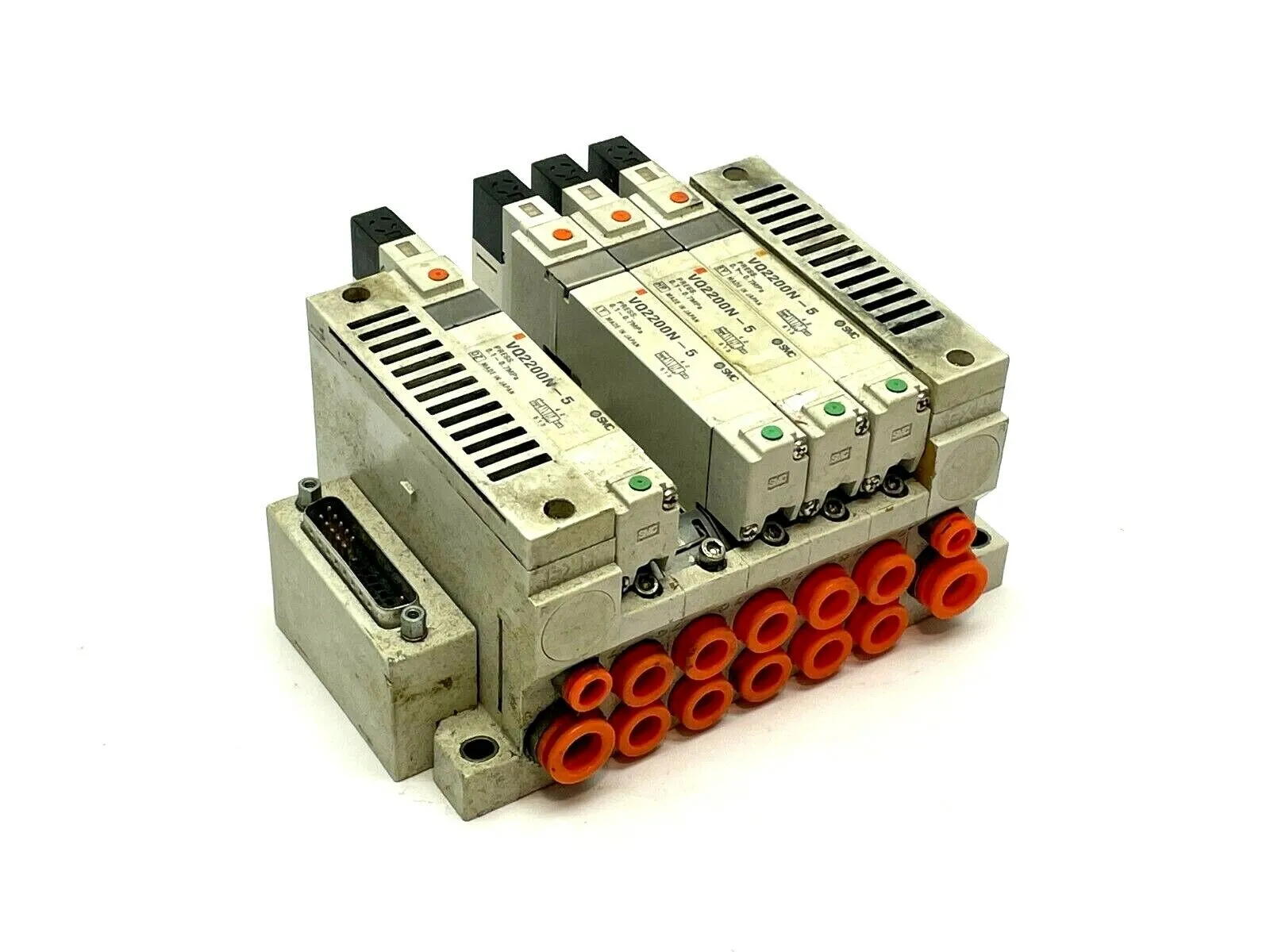 VV5Q21-05N9FU0-S,VQ2200N-5 | SMC VV5Q21-05N9FU0-S Manifold Base w/ Solenoids - For parts or not working