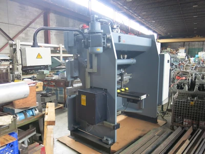 Atlantic 6′ Press Brake 45 Ton with Hurco 2 Axis CNC Back Gauge