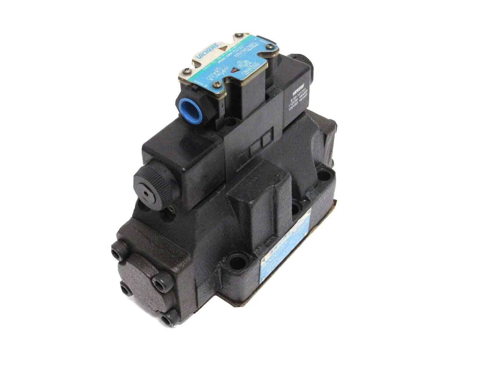 NEW VICKERS 02-128032 SOLENOID VALVE DG5S-8-2N-T-M-FTWL-B5-30 DG4V3S6NMFTWLB560