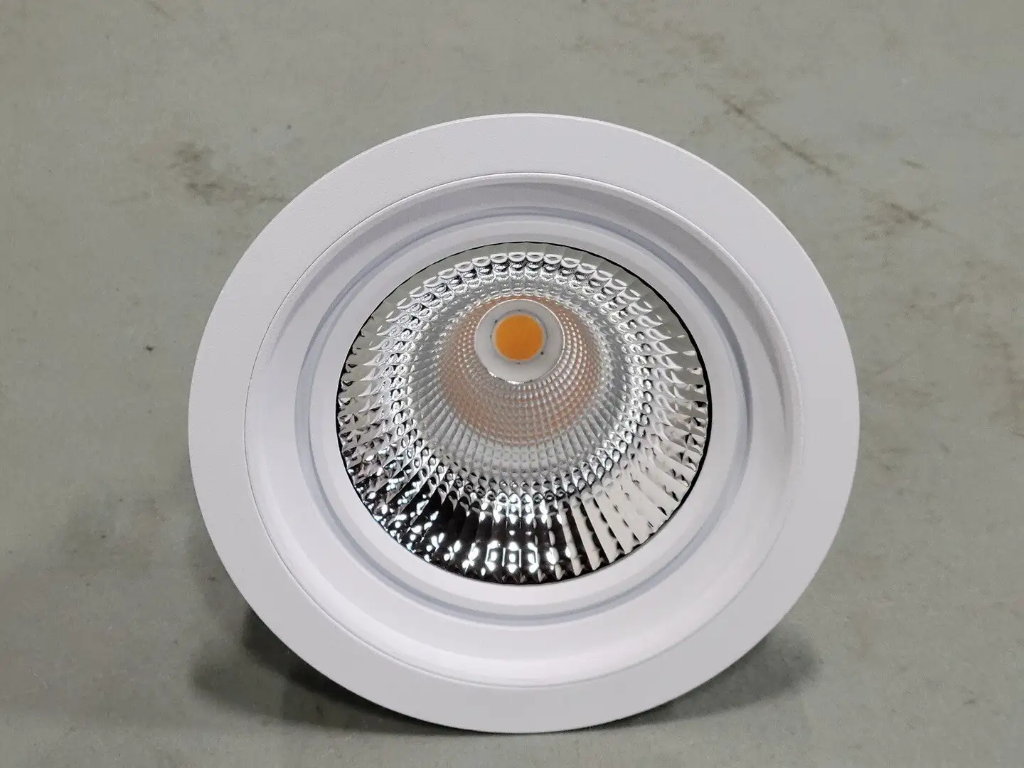 NEW LUMINII AR3D-FL-A90-645-35-10-00-01-01