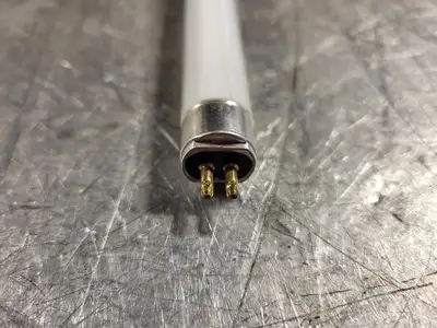 NEW PHILIPS F6T5/CW