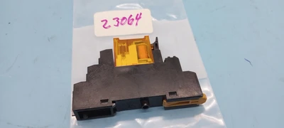 USED Allen-Bradley 700-HN122 Ser. A Relay Base w/ 700-HK32A1 Ser. B Relay