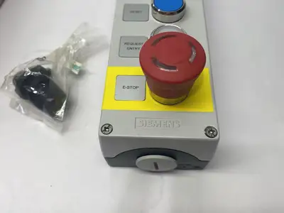 New | in-Stock Siemens Metal Command Device Enclosure, 6-Buttons, Illuminated Electrical Controls Michigan US | Maverick Industrial Sales #1393348