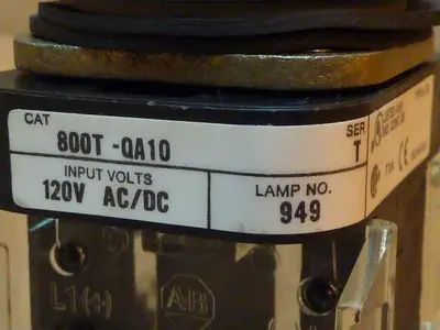 USED ALLEN BRADLEY 800T-QA10 WHITE