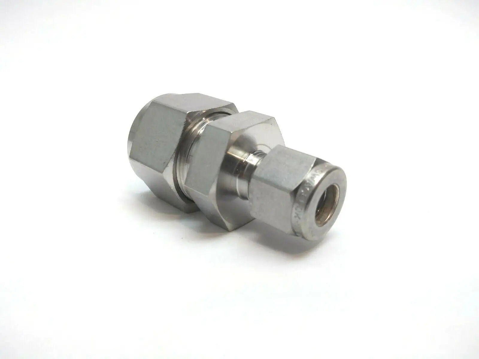 USED SWAGELOK 5/8 OD X 3/8 OD REDUCING UNION TUBE FITTING