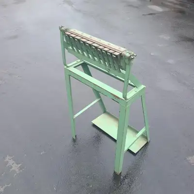 U14623C Used 18″ Smith cleat bender on stand