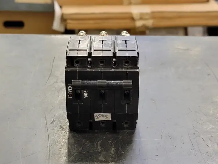 Used AIRPAX LMLHPB111-1RLS4R-38097-200-V Switchgears British Columbia CA | Lenmark #241555