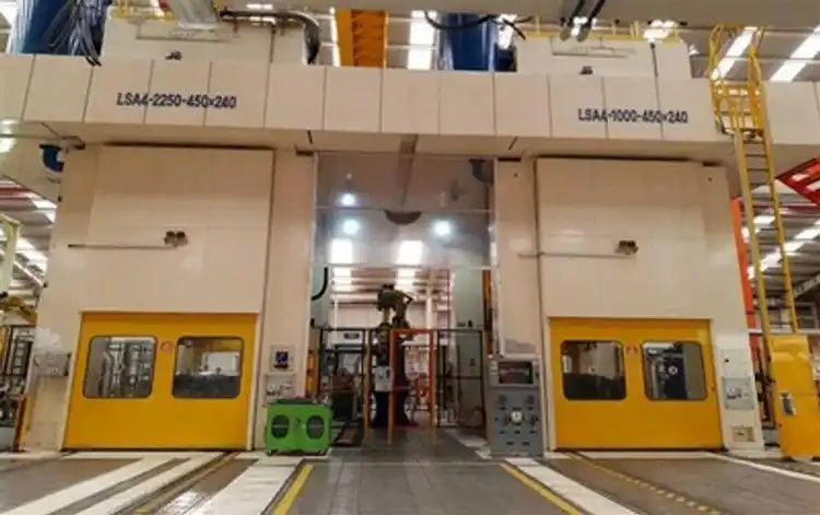Used ROTEM HYUNDAI SL4-2250-4500X2400MB / SL4-1000-4500X2400MB Straight Side Presses Ohio US | D & H Machinery, Inc. #221695