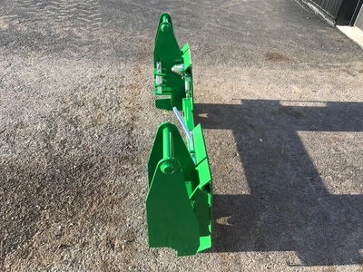 WORKSAVER John Deere 600/700 to Skid steer Adapter Adapter Brackets | County Equipment Company LLC (5)