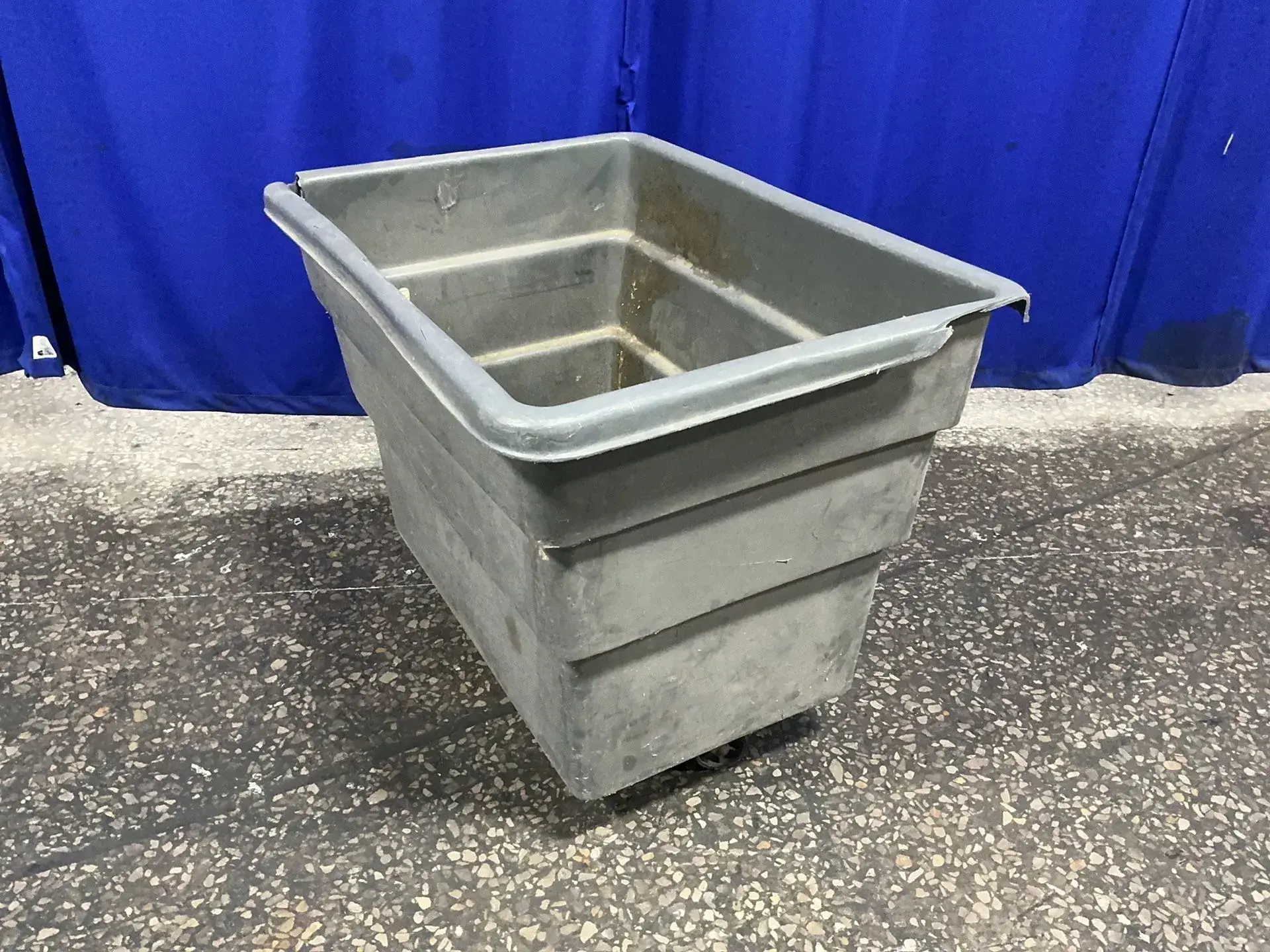 Used RUBBERMAID _UNKNOWN_ Miscellaneous MRO Ohio US | HGR 24 #1517068