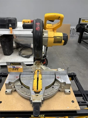 Used DEWALT "DW713" Cross Cut Saws Texas US | MachineryMax #1488215