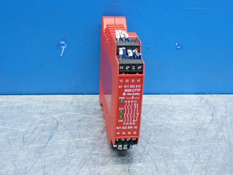 Used ALLEN BRADLEY 440RN23132 Relays & Switches Ohio US | HGR 24 #1150910