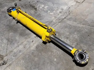 USED KOMATSU EH5933