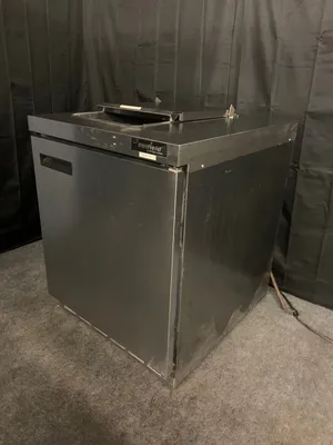 174-0086 Delfield UC4427N-6M-DD1 27” Undercounter Self Contained Cooler